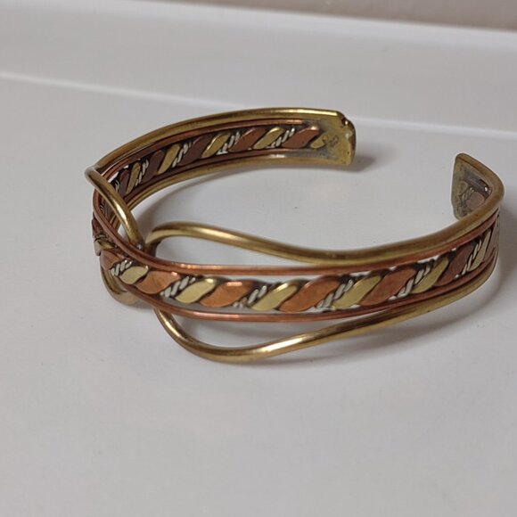 6.75 Inch Very Awesome Vintage Multi Tone Metal Cuff Bracelet - Picture 10 of 13